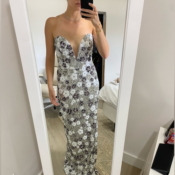 Marchesa Notte silver gown - Picture 7 of 9